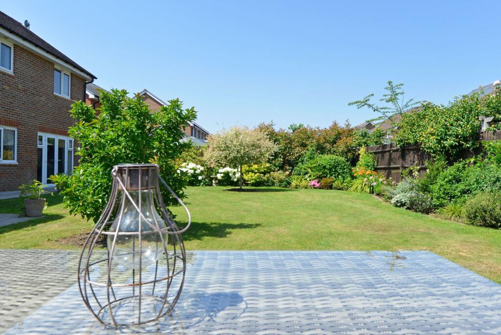 Marjoram Avenue, Cranleigh, GU6 photo 2