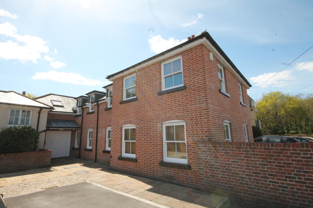 Main image of property: Abshot Manor Apartments, Little Abshot Road, Fareham, Hampshire