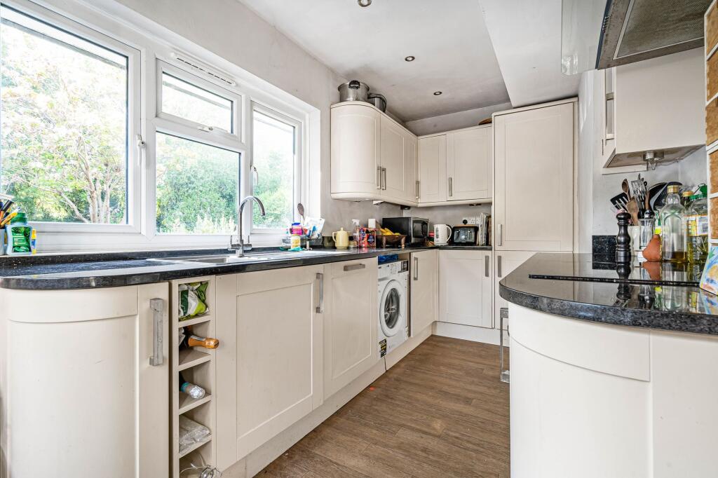 House in Mole Valley, Leatherhead - View 5