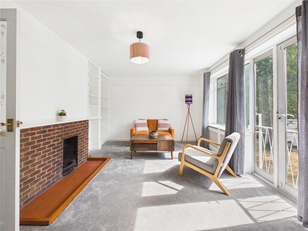 Buxton Drive, Snaresbrook, E11 photo 3