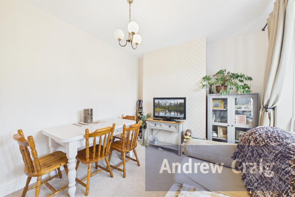 Larne Crescent, Low Fell photo 4