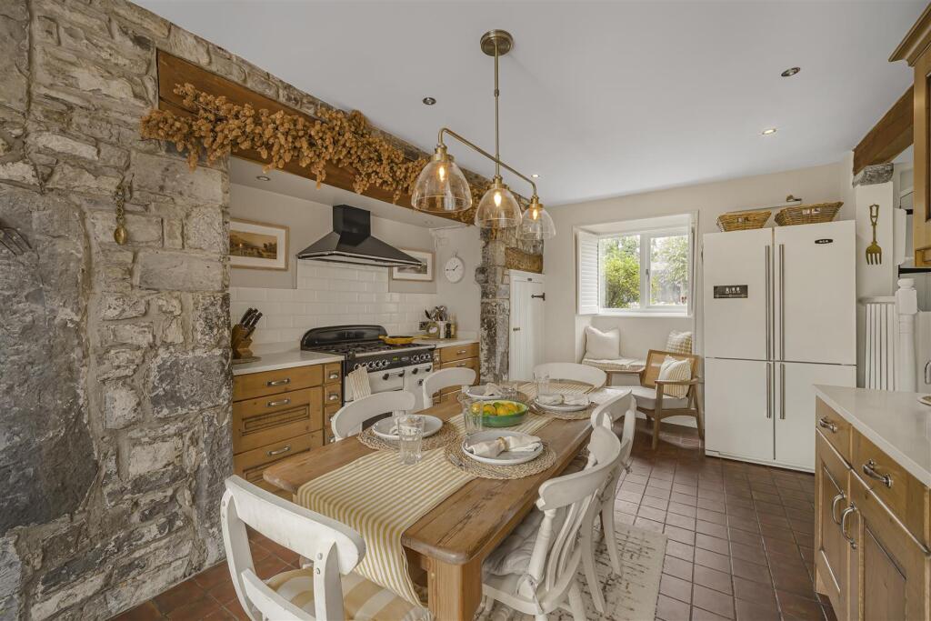 House in Cardiff, Llantwit Major - More