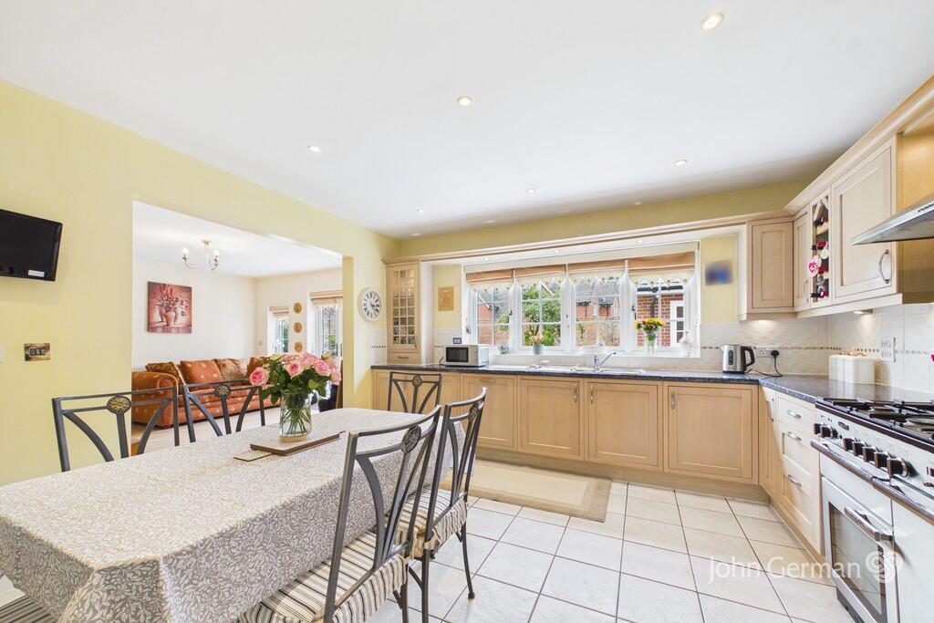 House in Stoke-on-Trent - More