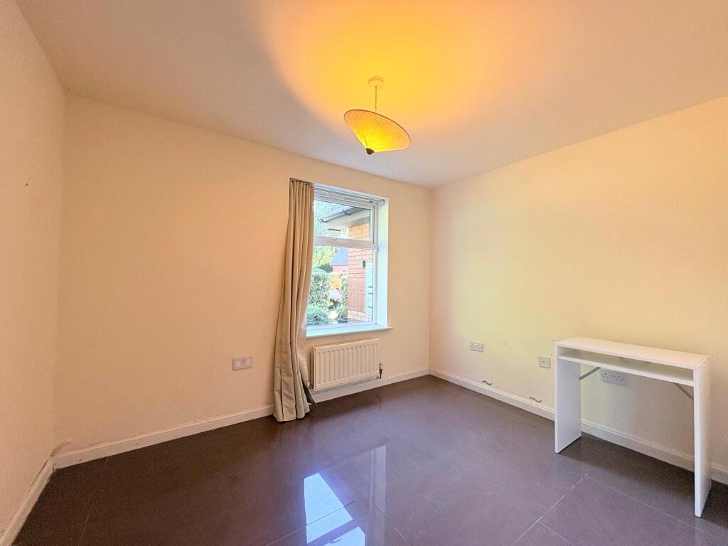 Apartment in Liverpool, Mossley Hill - More