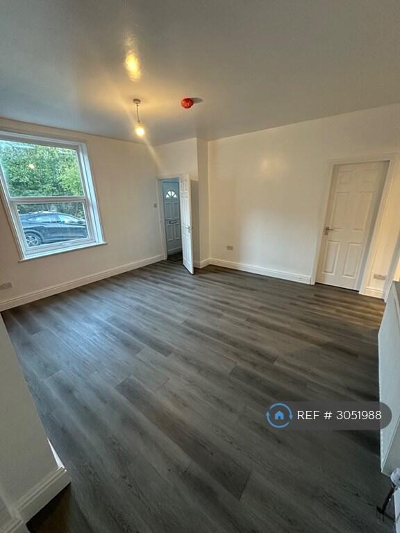 House in Huddersfield - View 4