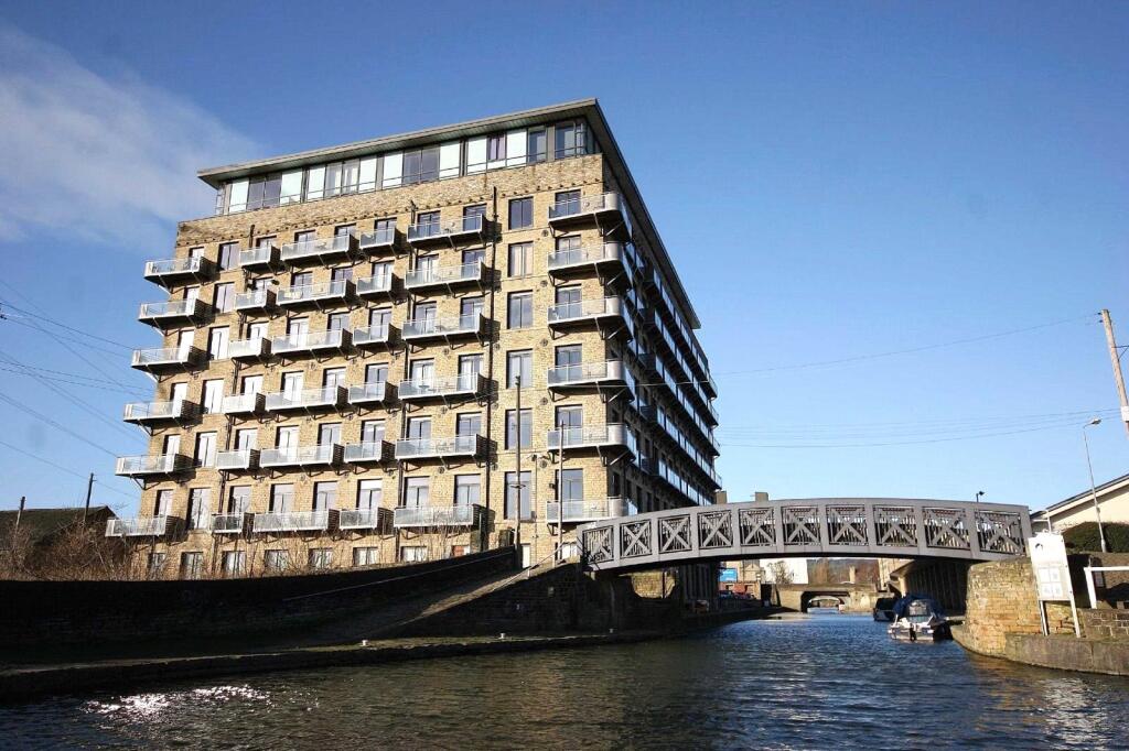 Main image of property: Huddersfield Road, Brighouse, West Yorkshire, HD6