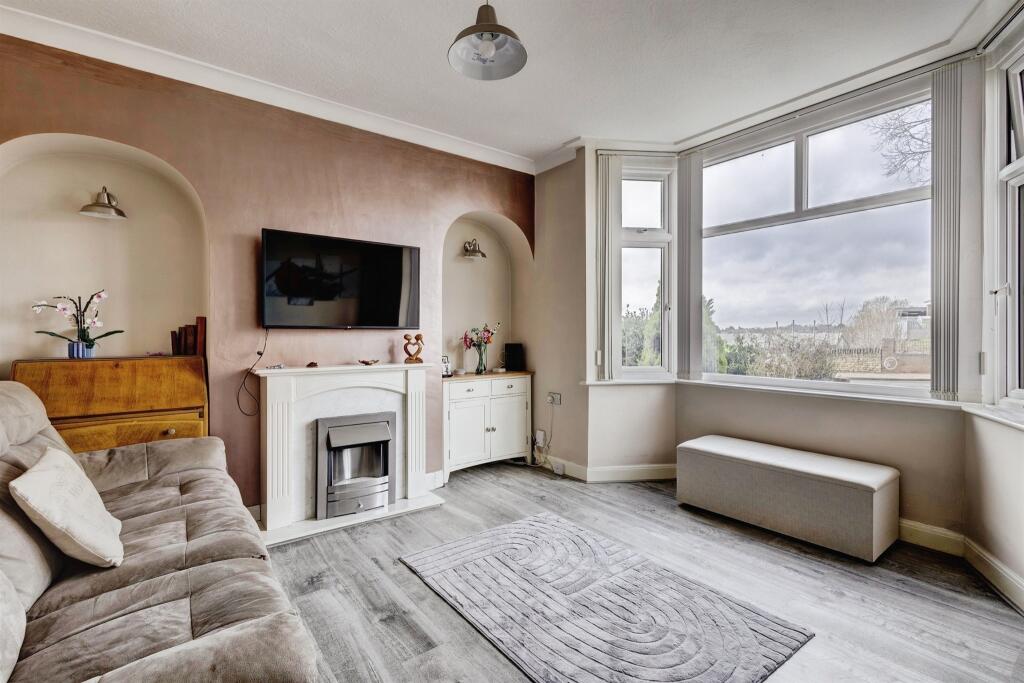 House in Northampton, West Northamptonshire - View 2