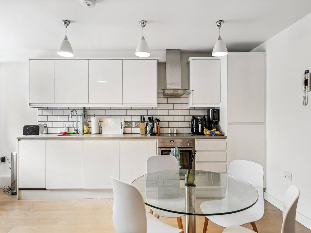 Apartment in London, Chinatown - View 3