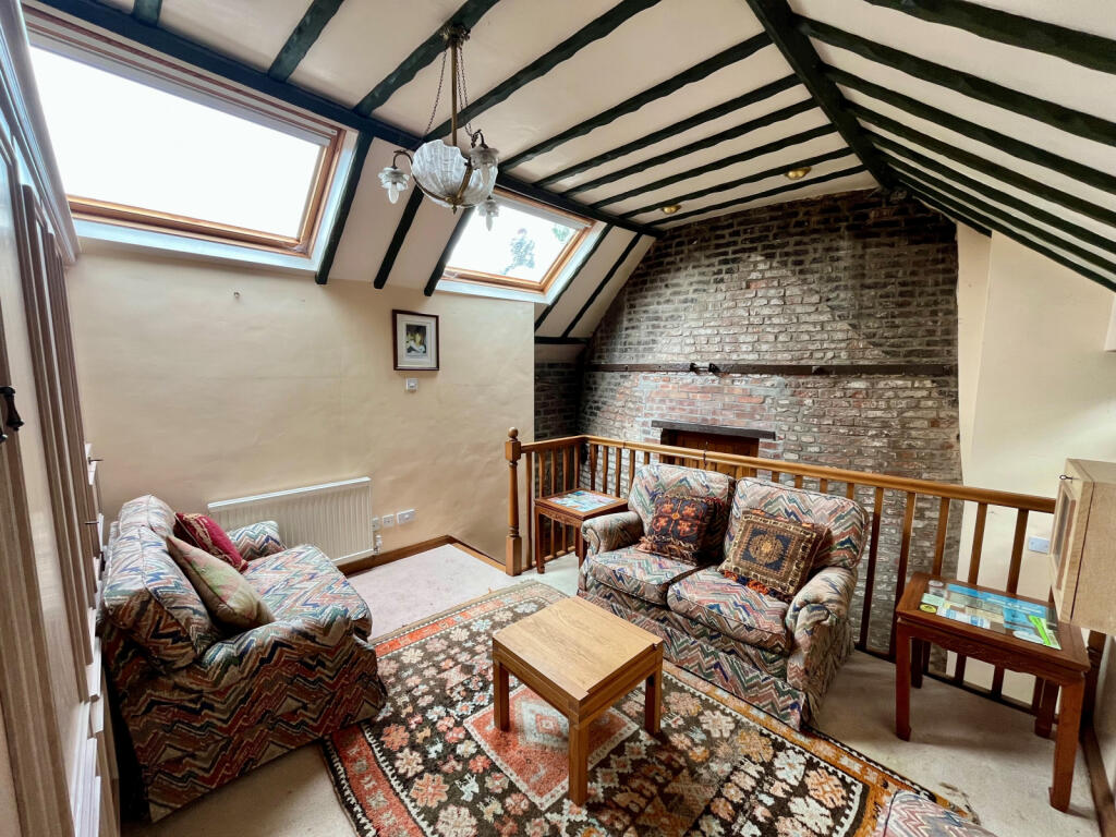 House in Hull - View 5