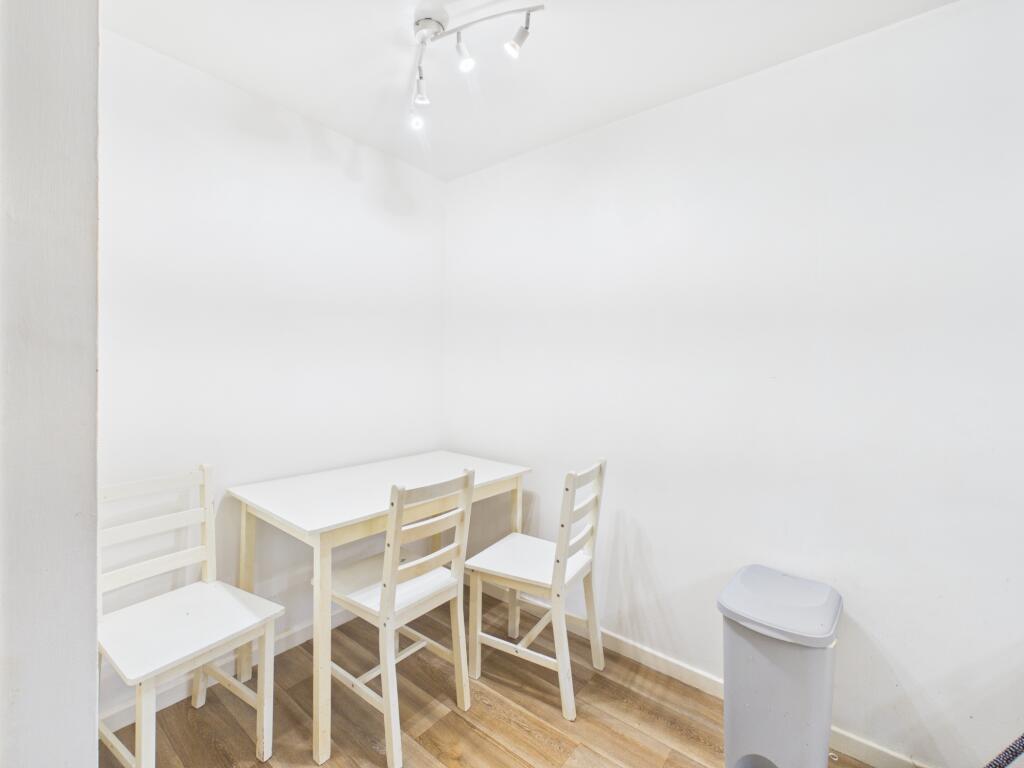 Apartment in Stoke-on-Trent - View 5
