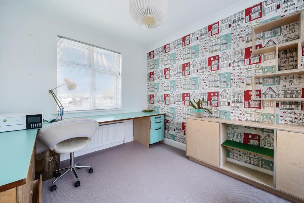 4 bedroom semi-detached house for rent