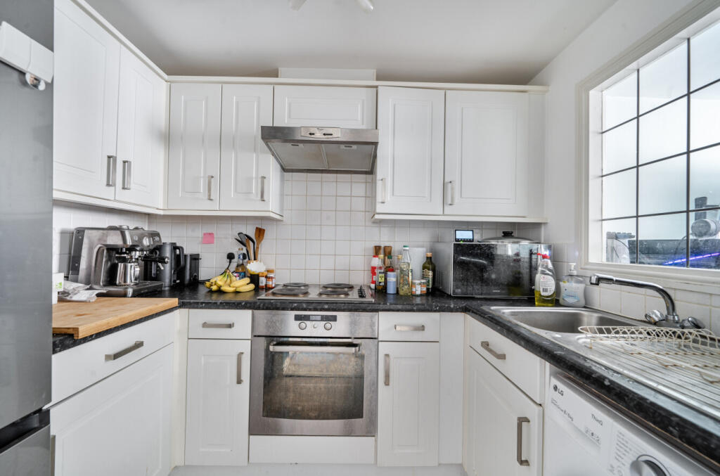 Hoddinott Road, Eastleigh, Hampshire photo 3