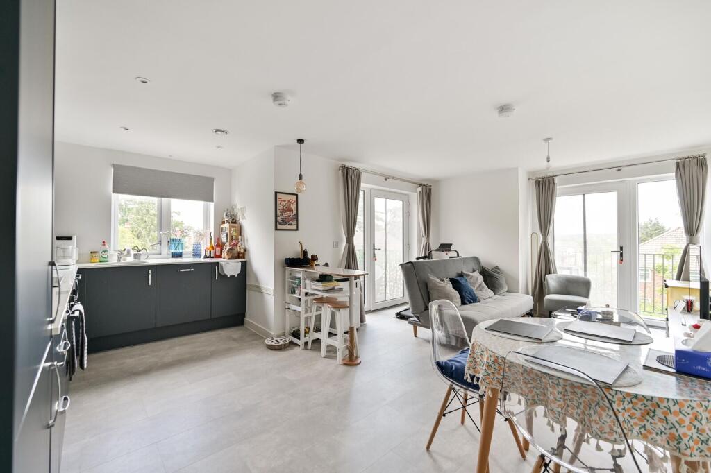 Main image of property: Thatcham House, Clivemont Road, SL6 7BW, Maidenhead, SL6