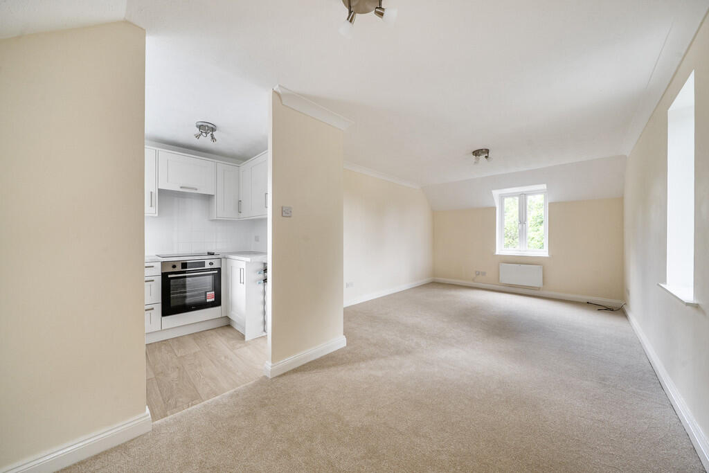 Apartment in Hungerford, Eddington - View 2