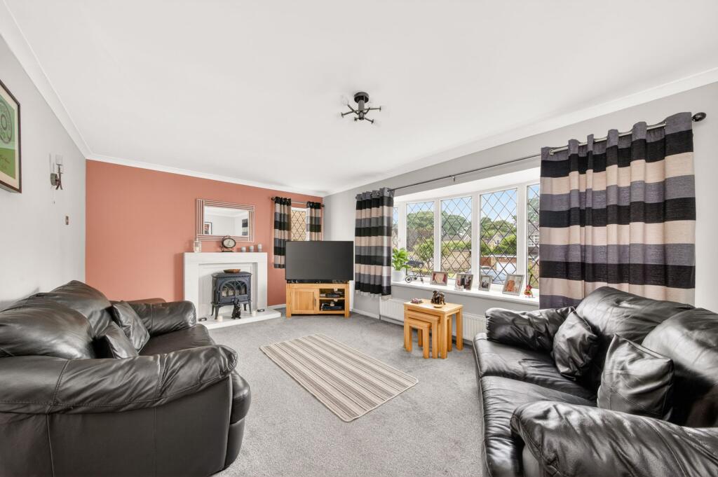 Holmcliffe Avenue, Huddersfield, HD4 photo 3