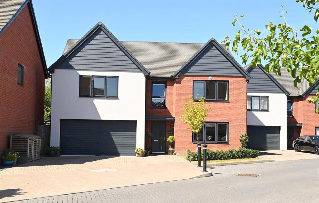 Kingfisher Gardens, Branston, DE14 photo 2