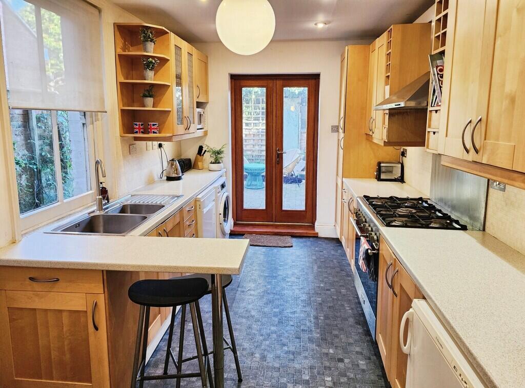 House in Southampton - More