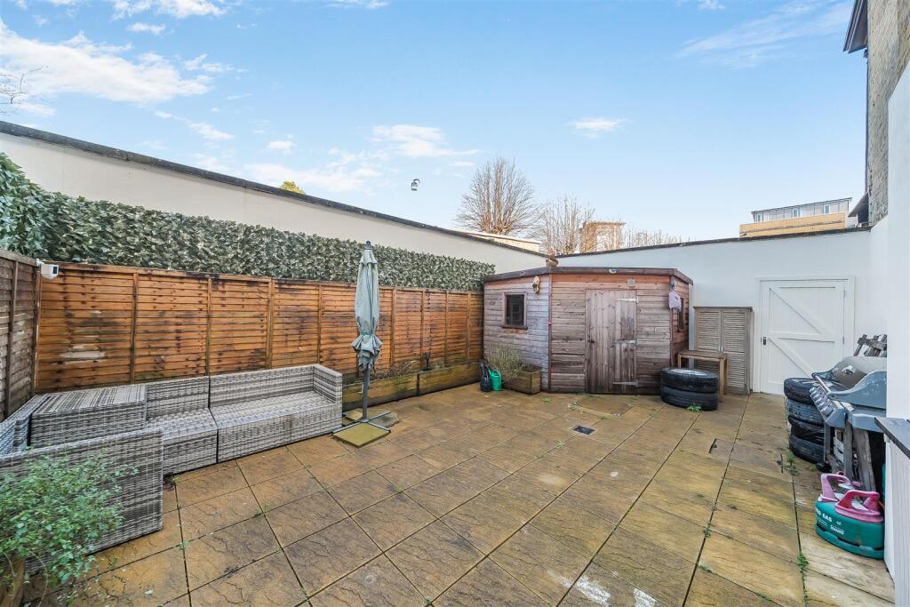 3-bed house on St. Georges Walk, Gosport, £299,995