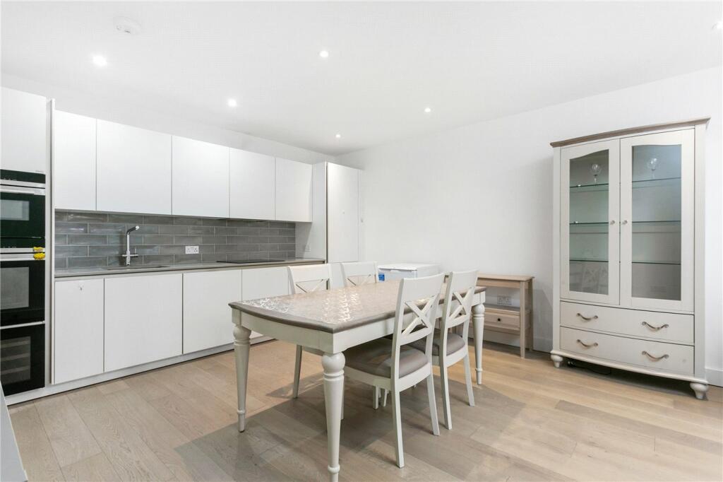 Main image of property: Gunthorpe Street, London, E1