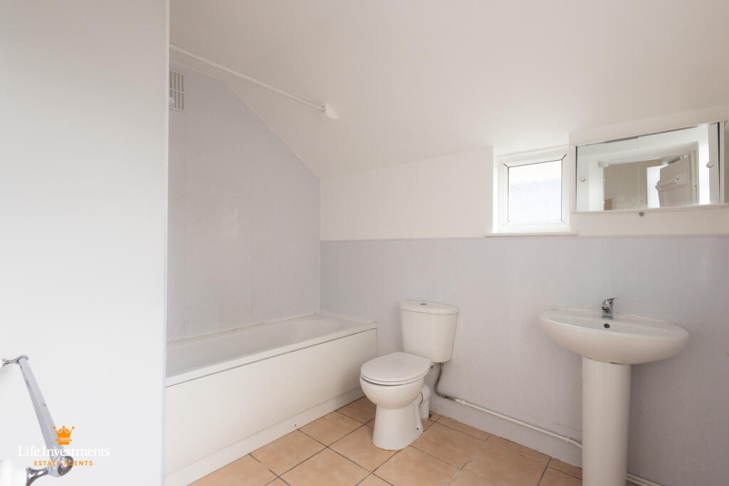House in Rugby, New Bilton - More