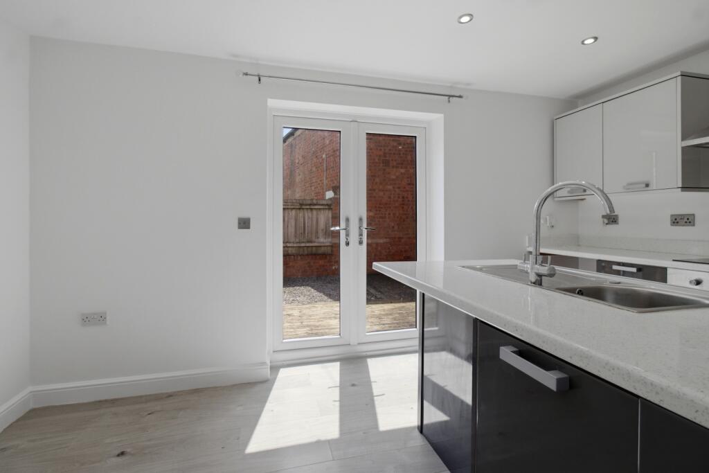 The Coach House, Victoria Park Road, Malvern, Worcestershire, WR14 2JY photo 4