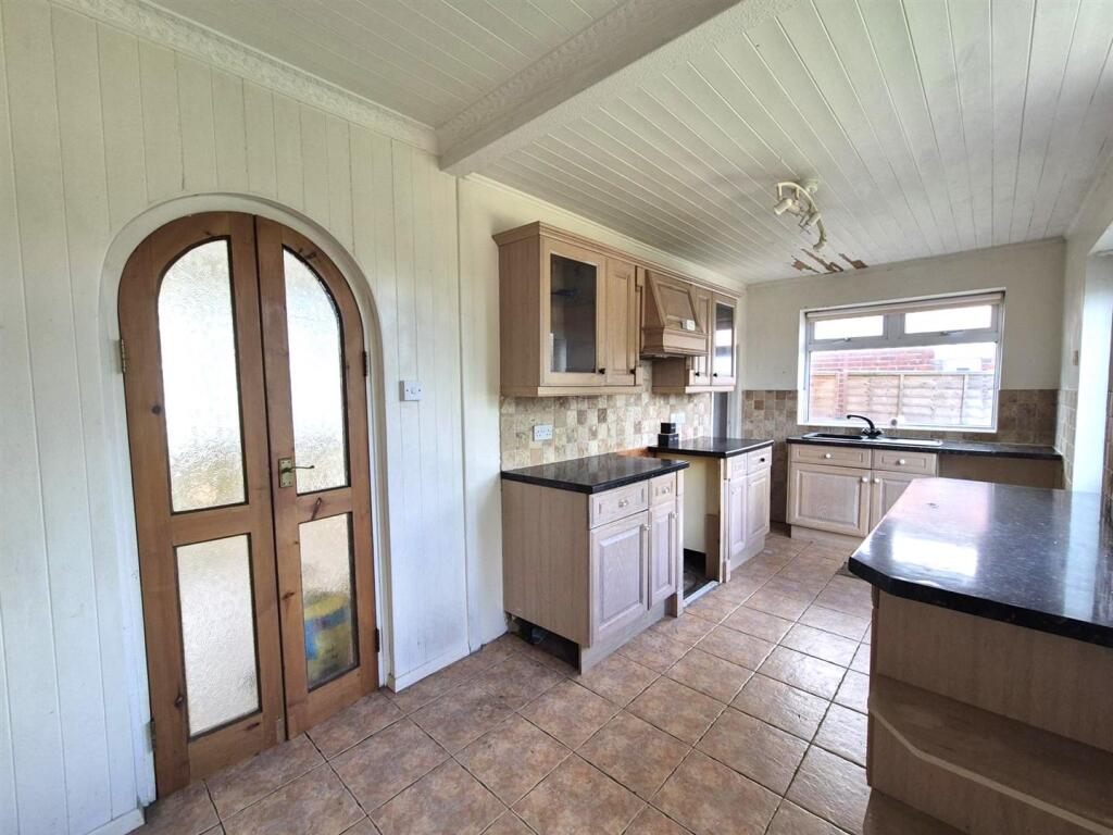 House in Lytham St Annes, Saltcotes, Lytham - More