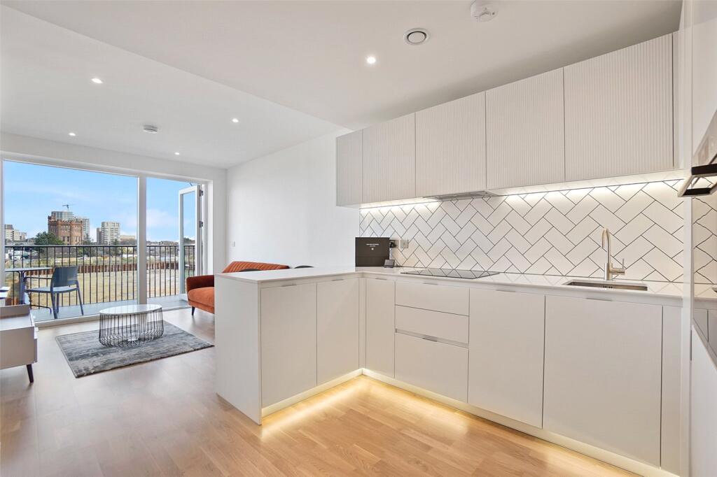 Apartment in Southall - View 5
