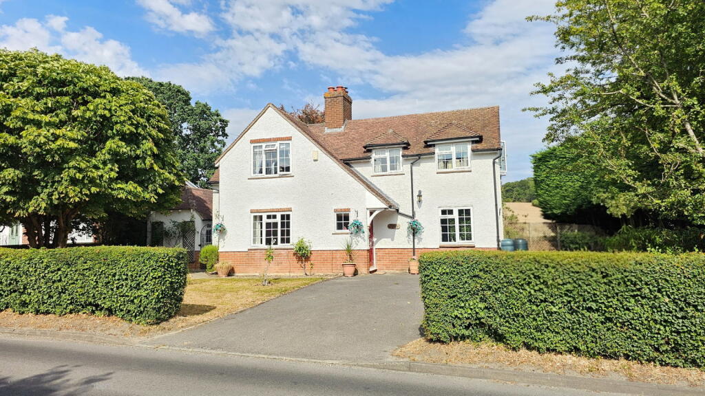 3-bed detached on Cold Ash Hill, Cold Ash, Thatcham, RG18 9PA, £675,000