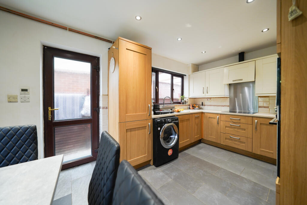 Beacon Close, Leicester, Leicestershire photo 4