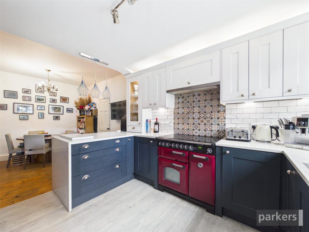 House in Twyford, Wokingham - View 2