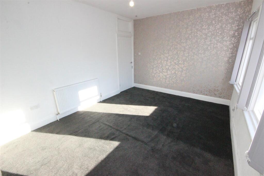 Apartment in Dudley, West Midlands - View 4