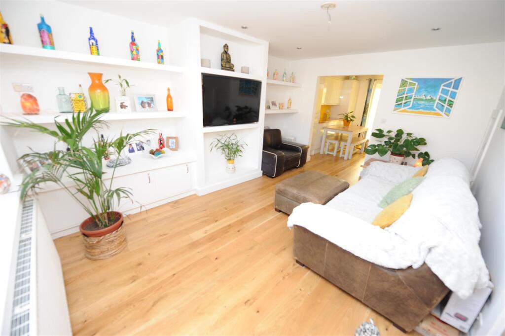 House in Bradford, Fourlands, Idle - View 2