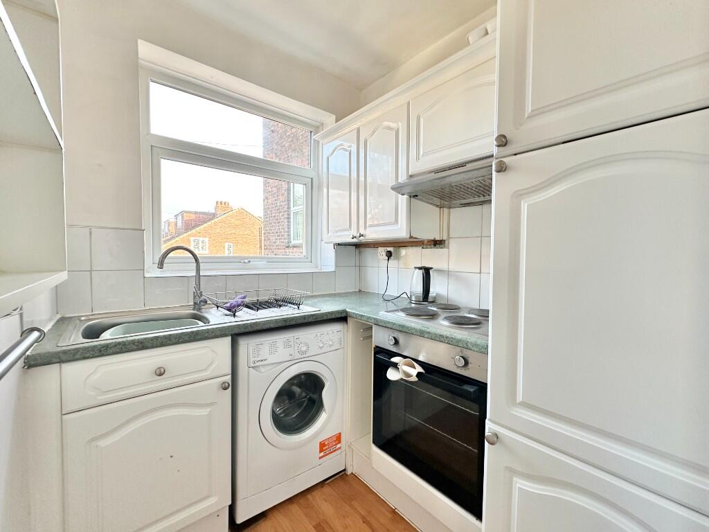 Old Hall Road, Sale, Greater Manchester, M33 photo 4