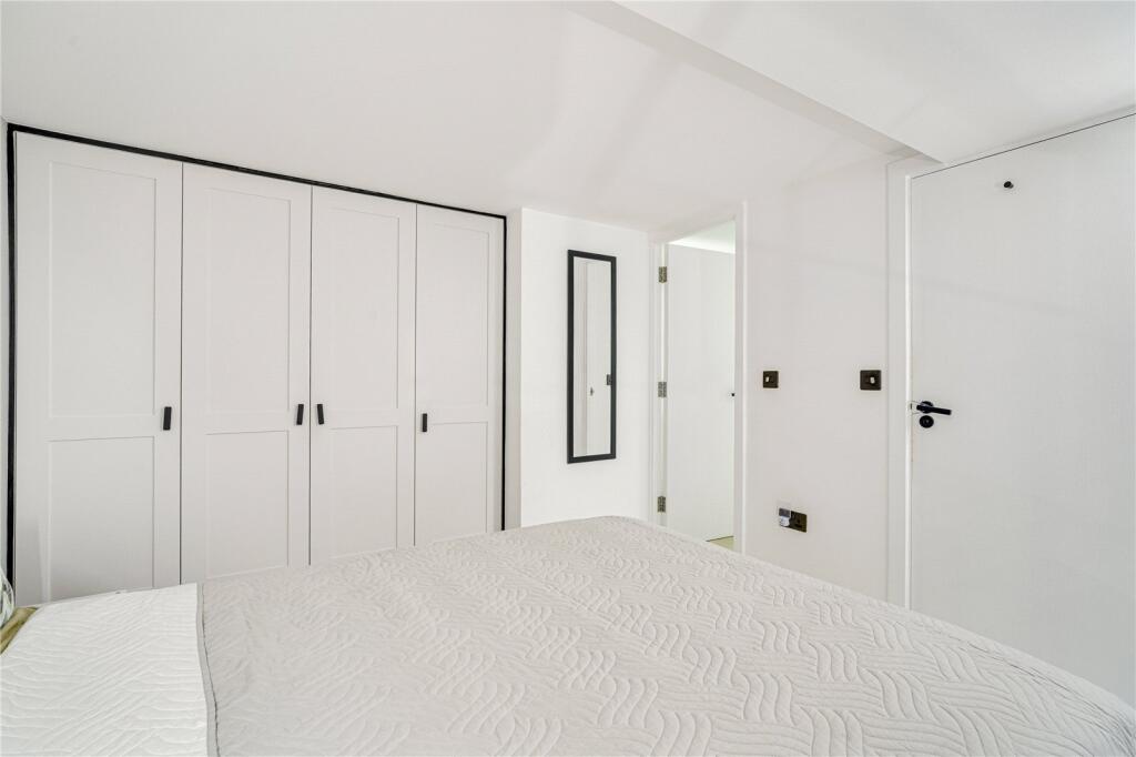 Reed Place, SW4 - More