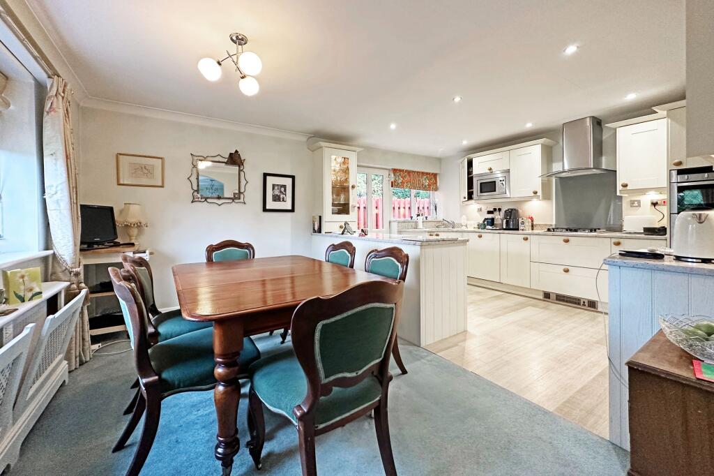 Minster Close, Knowle, B93 photo 2