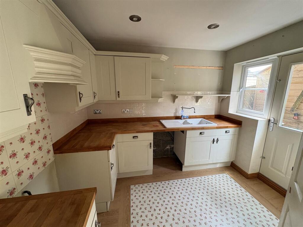 Additional image 3 of Petrel Close, Clayton Heights, Bradford