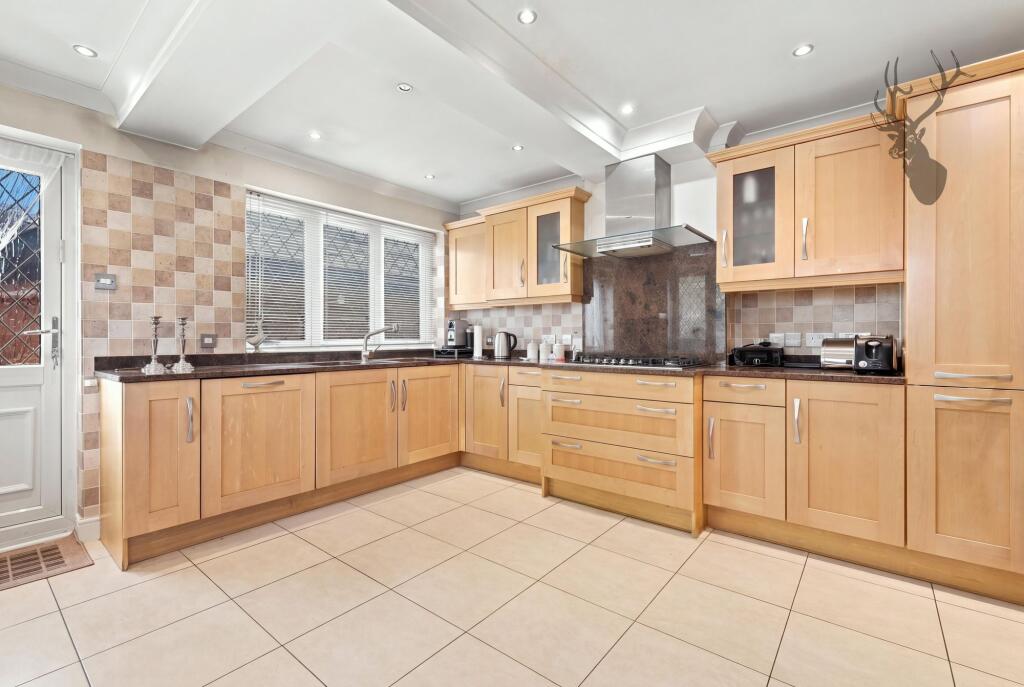 House in Epping Forest, Chigwell - More