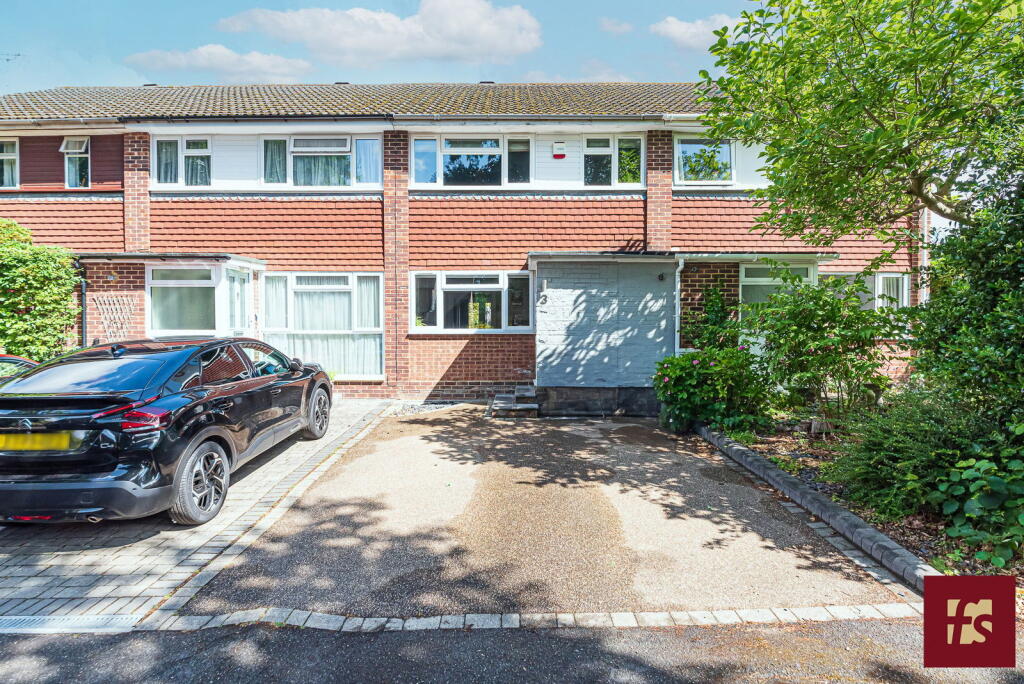 3-bed terraced on Old Sawmill Lane, Crowthorne, Berkshire, RG45 6LN, £435,000