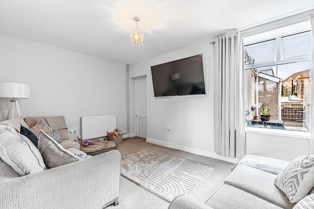 House in Beddau, Llantrisant - More