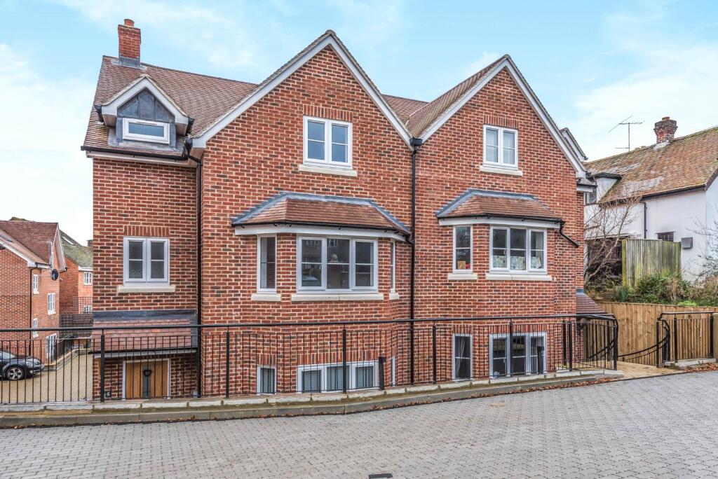Main image of property: Skye Court, 35-37 Yarnells Hill, Botley, OX2