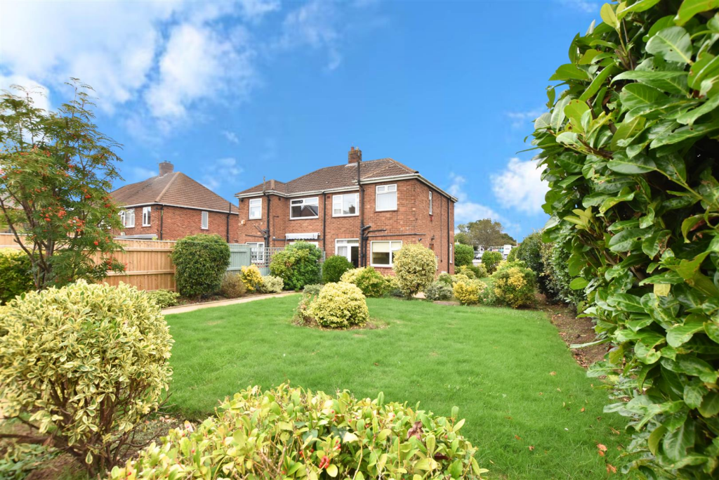 House in Grimsby, Grange - View 4