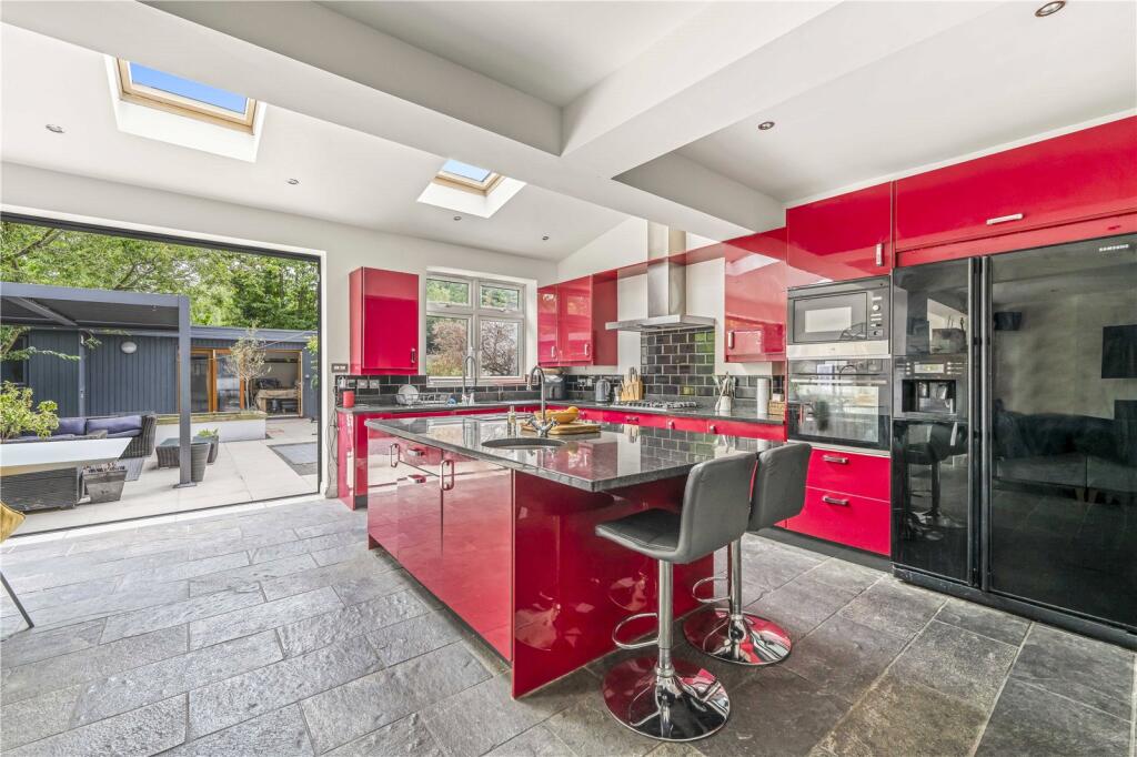 House in Twickenham - More