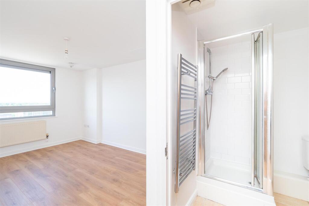 Apartment in Sutton - View 5