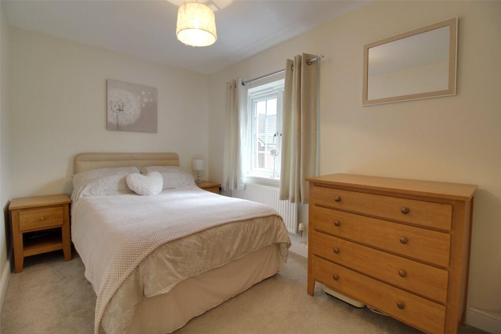 Apartment in Rushmoor, North Town - View 5