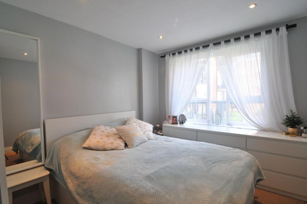 Apartment in Kingston upon Thames - View 4