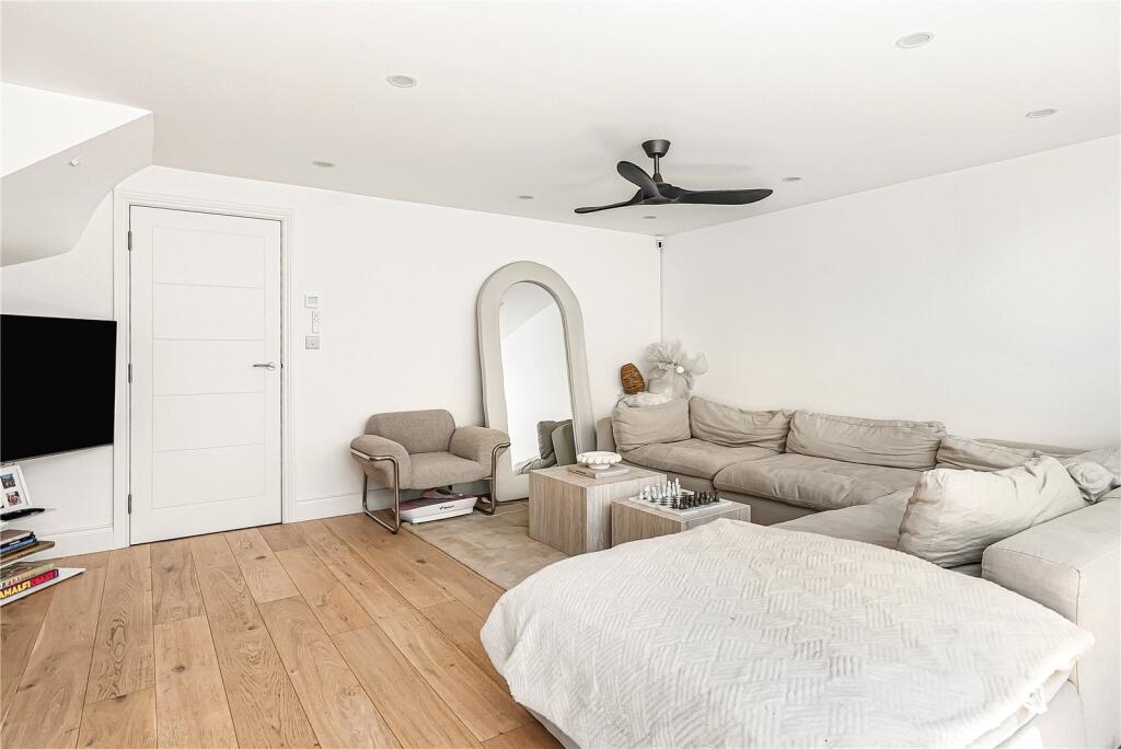 House in Watford - View 5