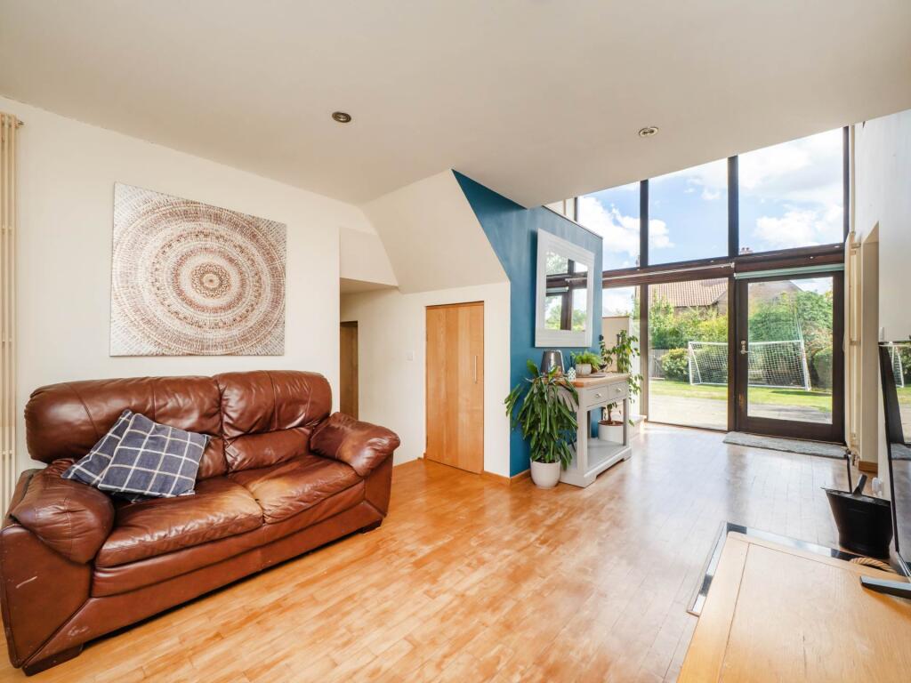 A captivating brick and flint barn conversion with independent annex and a true North Norfolk coastal lifestyle. photo 4