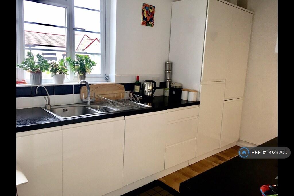 Apartment in Twickenham - View 4