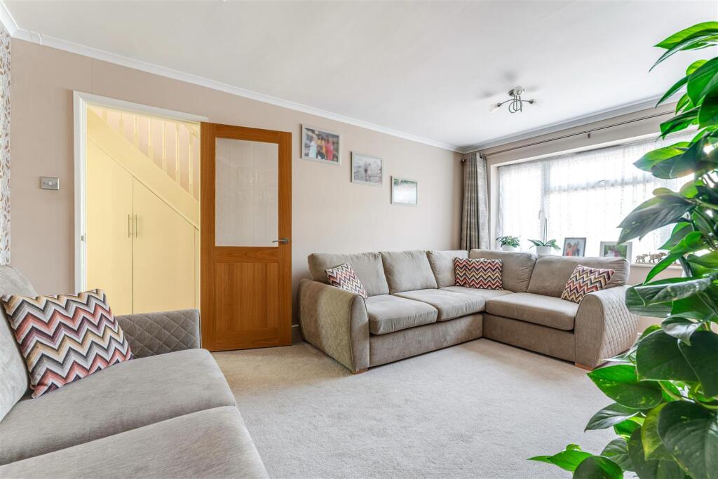 Beautiful family home, offering versatile living accommodation in the village of Congresbury photo 4