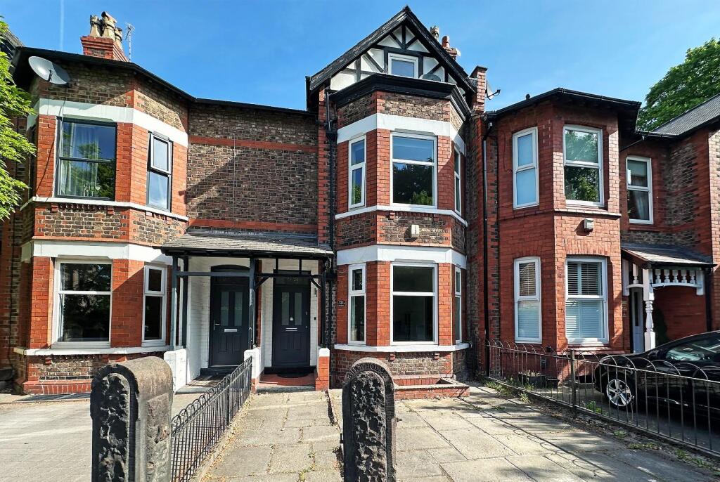 5-bed terraced on Hale Road, Hale, £800,000